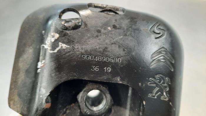 Engine mount from a Toyota ProAce 2.0 D-4D 150 16V 2019