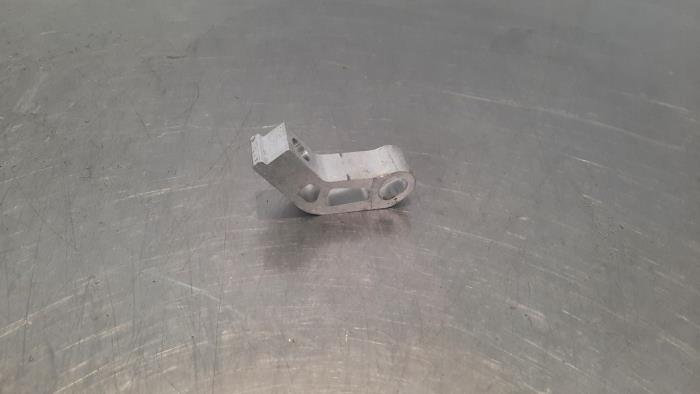 Used Engine mount Peugeot 3008 II (M4/MC/MJ/MR) 2.0 BlueHDi 150 16V Price € 12,10 Inclusive VAT offered by Autohandel Didier