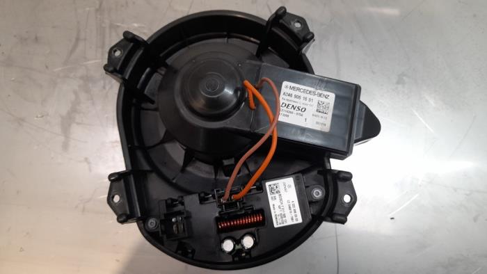 Heating and ventilation fan motor from a Mercedes-Benz GLA (156.9) 2.2 200 CDI, d 16V 2019