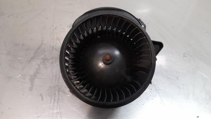 Motor de ventilador de calefactor de un Mercedes-Benz GLA (156.9) 2.2 200 CDI, d 16V 2019
