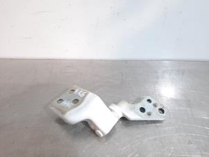 Used Rear door hinge, left Citroen Berlingo 1.6 Hdi, BlueHDI 75 Price on request offered by Autohandel Didier