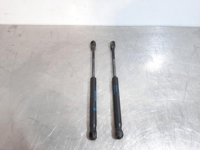 Set of gas struts for boot from a Peugeot 407 (6D) 1.6 HDi 16V 2009