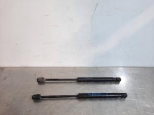 Used Set of gas struts for boot Peugeot 407 (6D) 1.6 HDi 16V Price € 36,30 Inclusive VAT offered by Autohandel Didier