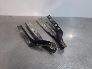 Used Bonnet Hinge Peugeot 407 (6D) 1.6 HDi 16V Price € 24,20 Inclusive VAT offered by Autohandel Didier
