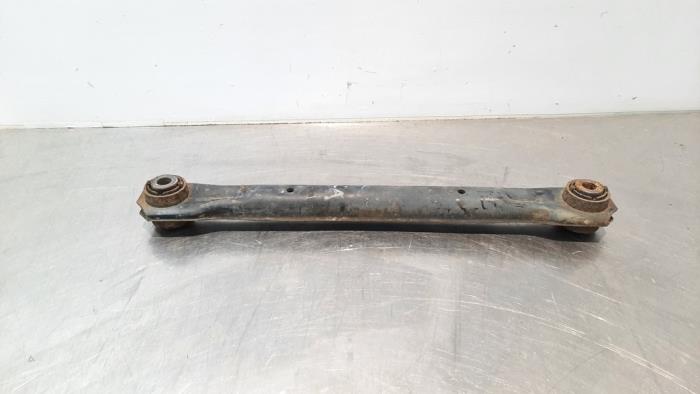 Rear wishbones, left with part number LR002576 stock