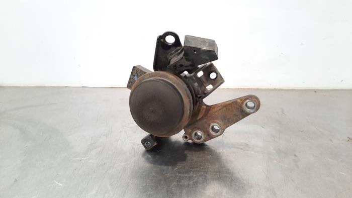 Engine mount from a Suzuki SX4 S-Cross (JY) 1.6 16V DDiS 2015