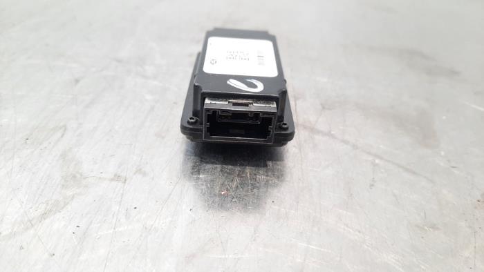 AUX / USB connection from a Jaguar F-Pace 2.0 D 180 16V 2018