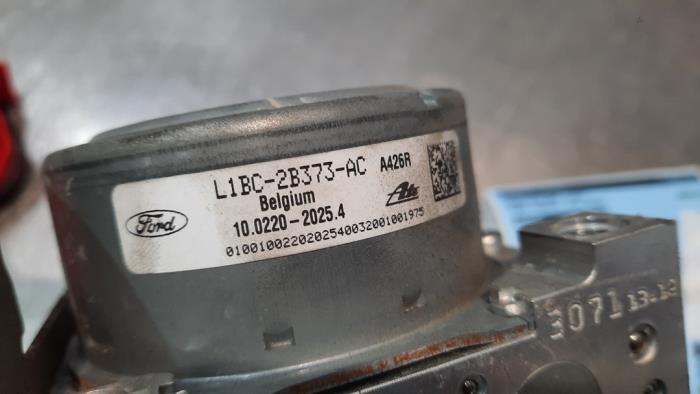 Pompe ABS d'un Ford Fiesta 7 1.0 EcoBoost 12V 2020