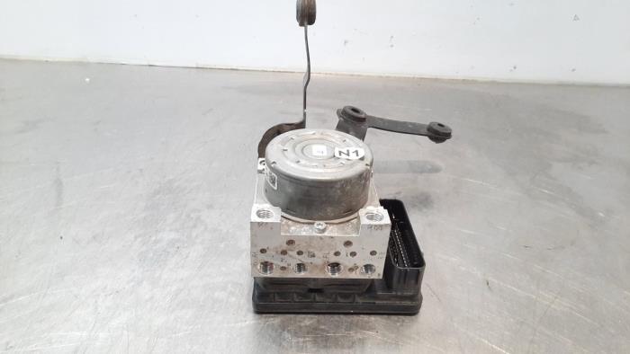 Pompe ABS d'un Ford Fiesta 7 1.0 EcoBoost 12V 2020
