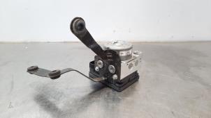 Pompe ABS d'un Ford Fiesta 7 1.0 EcoBoost 12V 2020