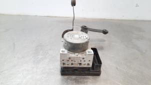 Pompe ABS d'un Ford Fiesta 7 1.0 EcoBoost 12V 2020