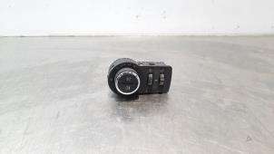 Used AIH headlight switch Chevrolet Trax 1.7 CDTI 16V 4x2 Price on request offered by Autohandel Didier