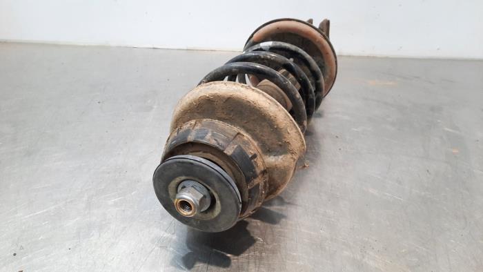 Fronts shock absorber, left from a Dacia Duster (HS) 1.2 TCE 16V 4x4 2017