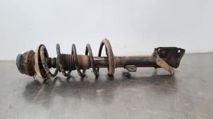 Used Fronts shock absorber, left Dacia Duster (HS) 1.2 TCE 16V 4x4 Price € 90,75 Inclusive VAT offered by Autohandel Didier