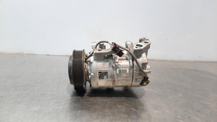 Air conditioning pump from a BMW X3 (G01) xDrive 20d 2.0 TwinPower Turbo 16V 2020