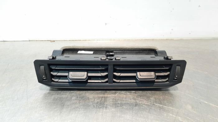 Kratka wentylacyjna deski rozdzielczej z Volkswagen Polo VI (AW1) 1.0 TSI 12V 2018