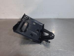 Used Battery box Mitsubishi Space Star (A0) Price € 24,20 Inclusive VAT offered by Autohandel Didier