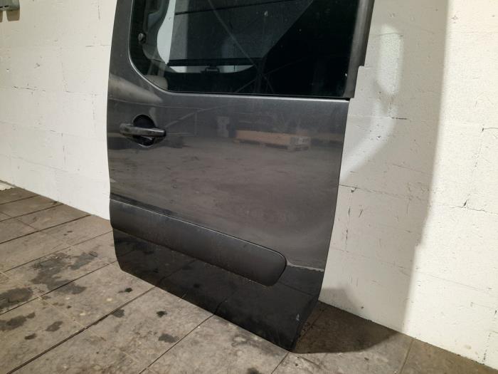 Sliding door, left from a Peugeot Partner Tepee (7A/B/C/D/E/F/G/J/P/S) 1.6 HDI 92 2014