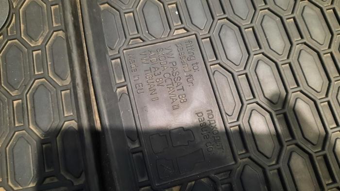 Set of mats from a Skoda Octavia Combi (5EAC) 2.0 TDI RS 16V 2018