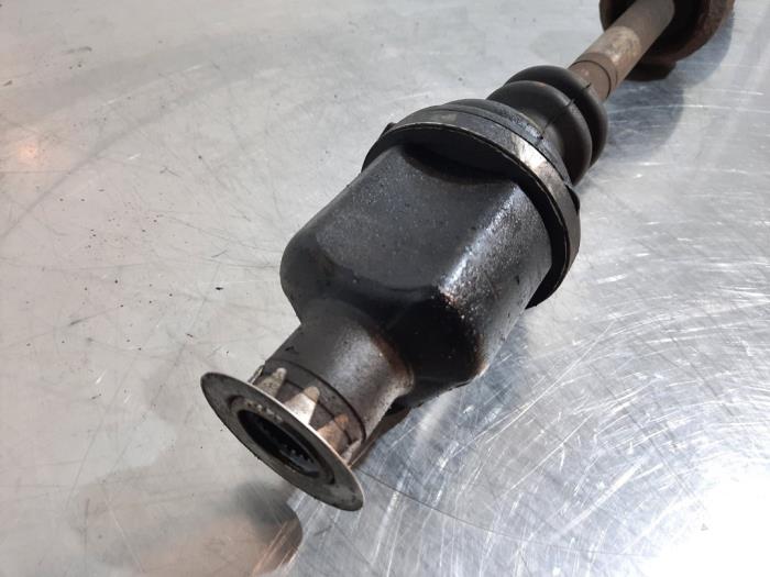 Front drive shaft, right from a Renault Clio II Societe (SB) 1.5 dCi 65 2005