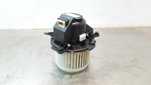 Used Heating and ventilation fan motor Peugeot 5008 II (M4/MC/MJ/MR) 1.2 12V e-THP PureTech 130 Price € 96,80 Inclusive VAT offered by Autohandel Didier