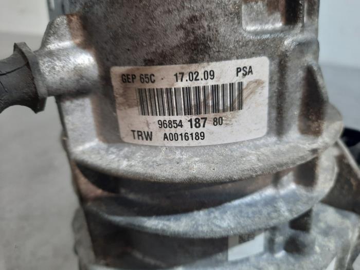 Power steering pump from a Citroën C4 Picasso (UD/UE/UF) 1.6 HDi 16V 110 2009