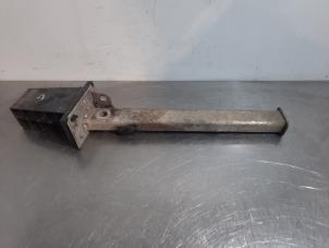 Used Front bumper bracket, left Citroen C4 Picasso (UD/UE/UF) 1.6 HDi 16V 110 Price € 54,45 Inclusive VAT offered by Autohandel Didier