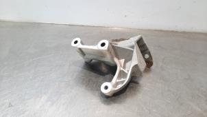 Used Engine mount Volvo V60 II (ZW) 2.0 D4 16V Price € 36,30 Inclusive VAT offered by Autohandel Didier