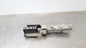 Used Gearbox mount Volvo V60 II (ZW) 2.0 D4 16V Price € 24,20 Inclusive VAT offered by Autohandel Didier