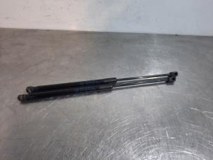Used Set of gas struts for boot Jeep Renegade (BU) 1.6 Multijet 16V Price € 42,35 Inclusive VAT offered by Autohandel Didier