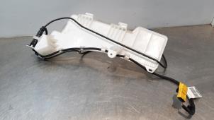 Used Front windscreen washer reservoir Peugeot 3008 II (M4/MC/MJ/MR) 1.5 BlueHDi 130 Price € 36,30 Inclusive VAT offered by Autohandel Didier