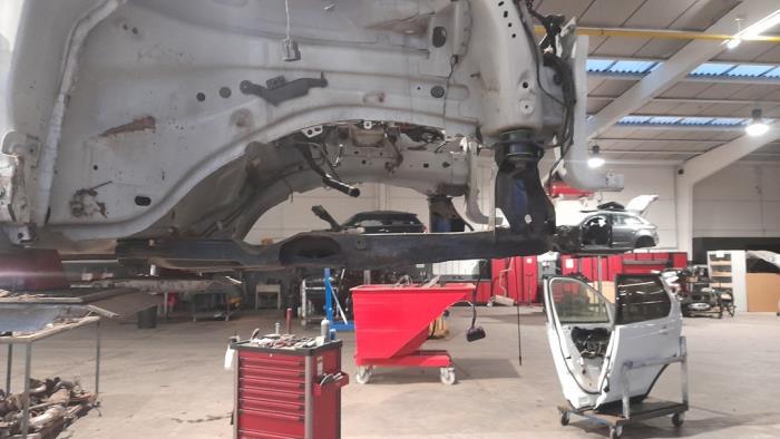 Begagnade Underram Landrover Discovery Sport (LC) 2.2 sd4 16V Pris € 399,30 Inklusive moms erbjuds av Autohandel Didier