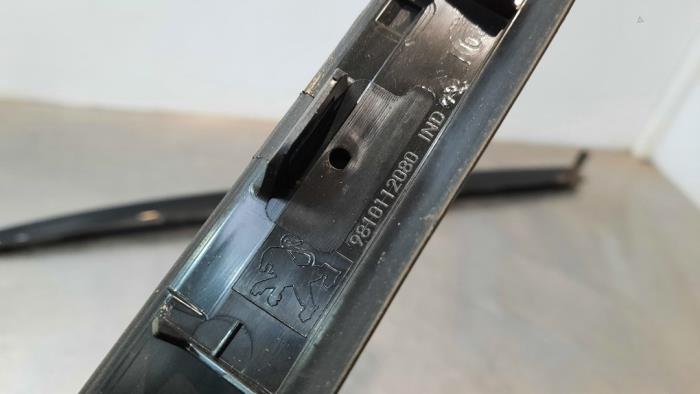 Gebrauchte Windschutzscheibe blende Set Peugeot 5008 II (M4/MC/MJ/MR) 1.2 12V e-THP PureTech 130 Preis € 36,30 Mit Mehrwertsteuer angeboten von Autohandel Didier