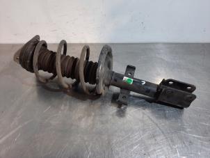 Used Fronts shock absorber, left Renault Clio IV Estate/Grandtour (7R) 0.9 Energy TCE 90 12V Price € 96,80 Inclusive VAT offered by Autohandel Didier