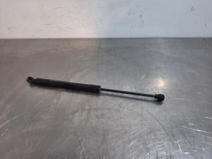 Used Bonnet gas strut, right Renault Clio IV Estate/Grandtour (7R) 0.9 Energy TCE 90 12V Price € 18,15 Inclusive VAT offered by Autohandel Didier
