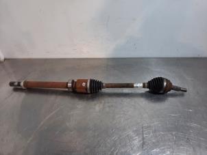 Used Front drive shaft, right Renault Clio IV Estate/Grandtour (7R) 0.9 Energy TCE 90 12V Price € 66,55 Inclusive VAT offered by Autohandel Didier