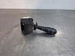Used Wiper switch Renault Clio IV Estate/Grandtour (7R) 0.9 Energy TCE 90 12V Price € 36,30 Inclusive VAT offered by Autohandel Didier