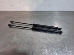 Used Set of tailgate gas struts Renault Clio IV Estate/Grandtour (7R) 0.9 Energy TCE 90 12V Price € 42,35 Inclusive VAT offered by Autohandel Didier