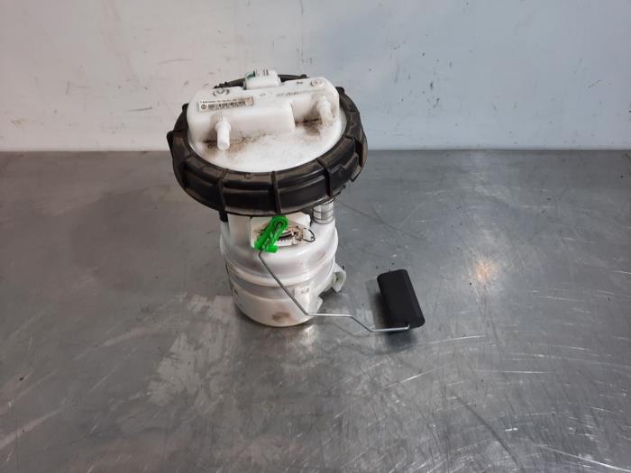Gebrauchte Kraftstoffpumpe Elektrisch Renault Clio IV Estate/Grandtour (7R) 0.9 Energy TCE 90 12V Preis € 60,50 Mit Mehrwertsteuer angeboten von Autohandel Didier