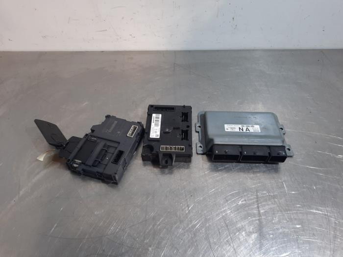 Used Ignition lock + computer Renault Clio IV Estate/Grandtour (7R) 0.9 Energy TCE 90 12V Price € 459,80 Inclusive VAT offered by Autohandel Didier