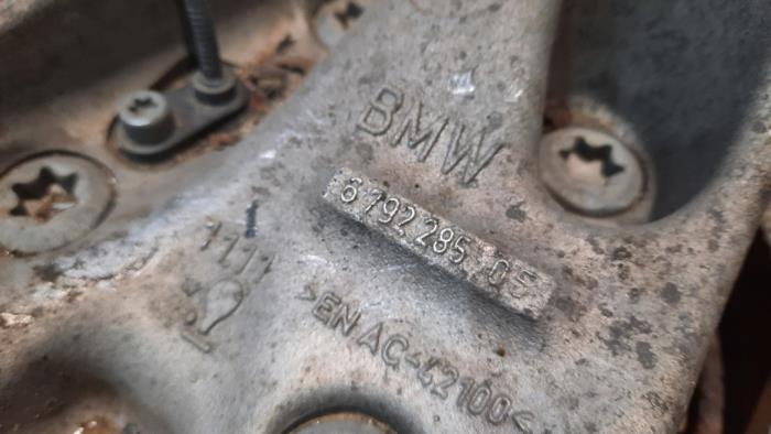 Joint avant gauche d'un BMW 1 serie (F20) 116d 1.5 12V TwinPower 2015