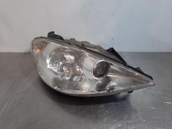 Używane Reflektor prawy Peugeot 807 2.0 HDi 16V Cena € 90,75 Z VAT oferowane przez Autohandel Didier