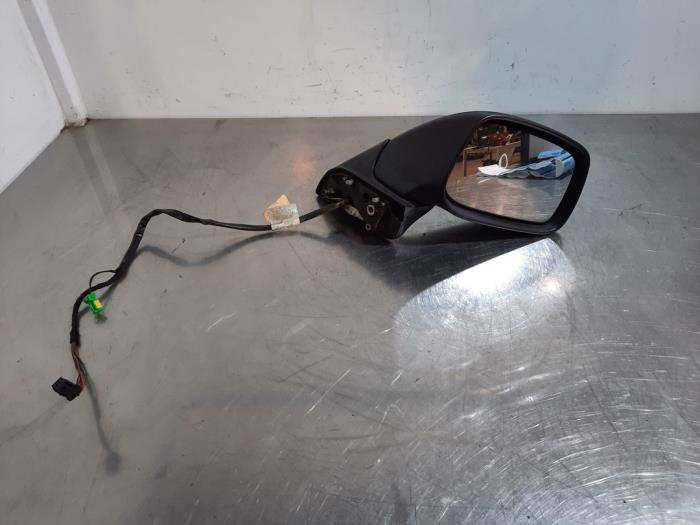 Wing mirror, right from a Peugeot 807 2.0 HDi 16V 2004