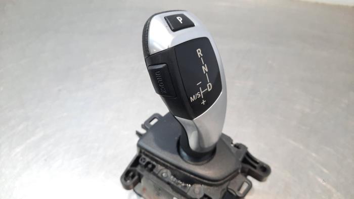 Gear stick from a BMW 3 serie Touring (F31) 318d 2.0 16V 2019