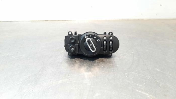 Używane Przelacznik reflektora LHV Mini Mini (F56) 1.5 12V Cooper D Cena € 36,30 Z VAT oferowane przez Autohandel Didier