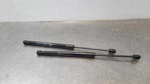 Used Set of tailgate gas struts Hyundai i20 1.2i 16V Price € 30,25 Inclusive VAT offered by Autohandel Didier