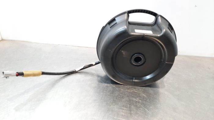 Speaker from a Mazda CX-3 2.0 SkyActiv-G 120 2017
