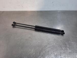 Used Set of tailgate gas struts Renault Megane IV (RFBB) Price € 42,35 Inclusive VAT offered by Autohandel Didier
