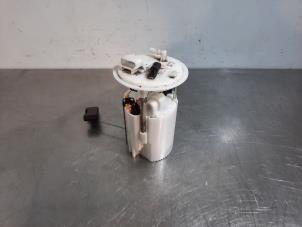 Usados Bomba eléctrica de combustible Renault Megane IV (RFBB) Precio € 90,75 IVA incluido ofrecido por Autohandel Didier