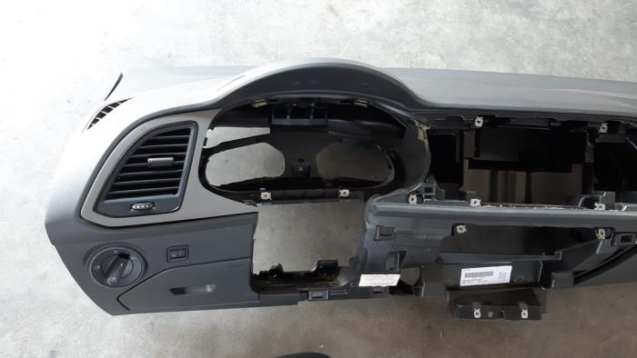 Airbag set + dashboard van een Seat Leon ST (5FF) 1.2 TSI Ecomotive 16V 2017